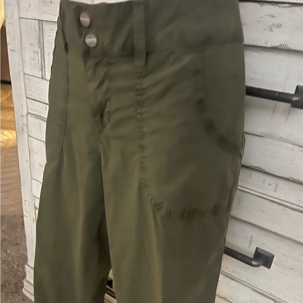 Sanctuary Army Green Cropped Pants Relaxed Fit
Like New